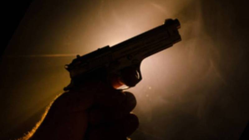 پشاور کے علاقے چمکنی میں شخص نے بیوی اور 2 بیٹیوں کو فائرنگ کر کے قتل کر دیا، پھر خود کشی کر لی