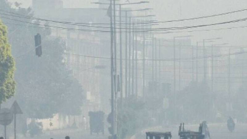 لاہور کی فضا ایک بار پھر زہریلی , ایئر کوالٹی خطرناک حدوں کو چھونے لگی، شہریوں کو احتیاط کی ہدایت