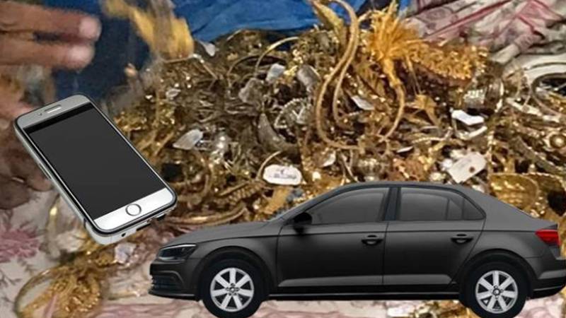 گوپال گنج میں چائے فروش کے گھر سے کروڑ روپے، سونا، اے ٹی ایم کارڈز اور لگژری گاڑی برآمد