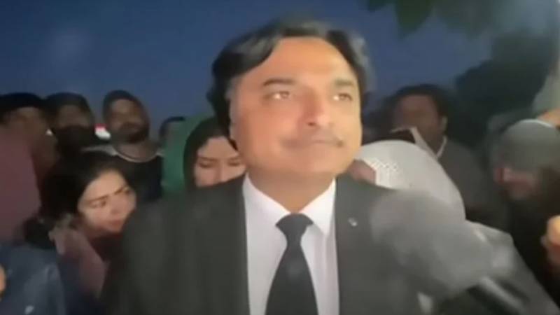  نو مئی جی ایچ کیو حملہ کیس میں بانی کے خلاف کوئی مواد موجود نہیں:وکیل فیصل ملک