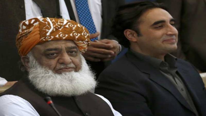 بلاول بھٹو کی مولانا فضل الرحمان سے ملاقات کے لیے رہائش گاہ پر آمد