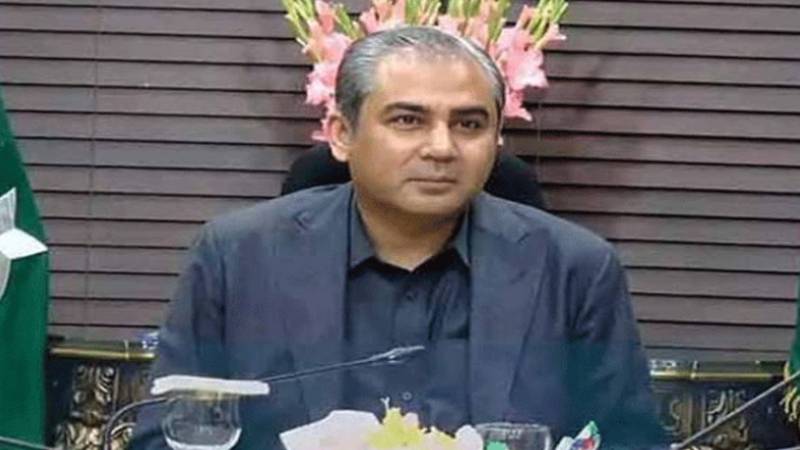 محسن نقوی کا گوجرانوالہ نادرا سنٹر پر اچانک دورہ، سہولیات میں بہتری کی ہدایت