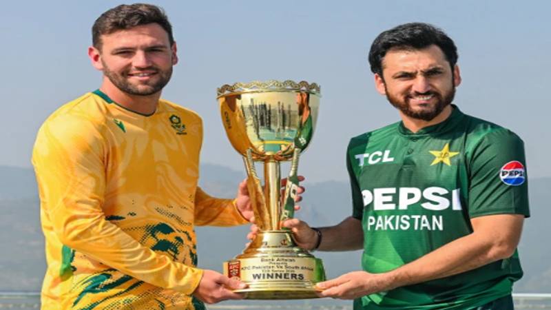 پاکستان-جنوبی افریقا کا ٹی ٹوئنٹی سیریز آغاز، بریسٹ کینسر آگاہی مہم کے لیے پنک جرسی کا مظاہرہ