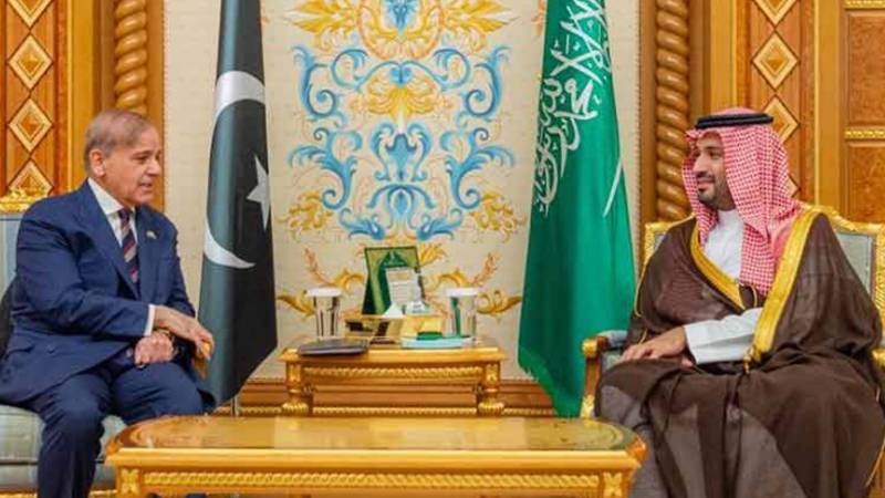 وزیراعظم شہبازشریف اور سعودی ولی عہد کی ریاض میں ملاقات، تعلقات اور سرمایہ کاری پر تبادلہ خیال