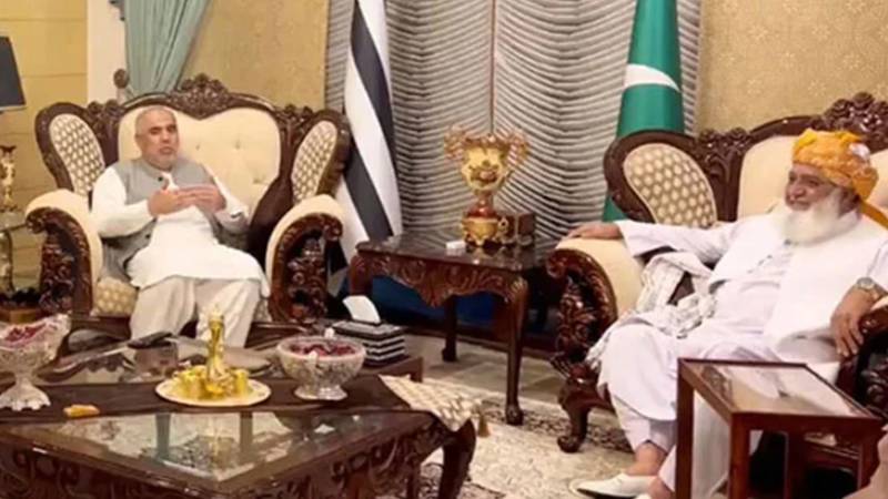 پی ٹی آئی وفد سے مولانا فضل الرحمان کی اہم ملاقات اور سیاسی بات چیت