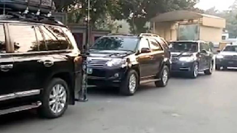 پنجاب حکومت کا وزیر اعظم کے پروٹوکول کے لیے 3 خصوصی گاڑیاں فراہم کرنے کا فیصلہ