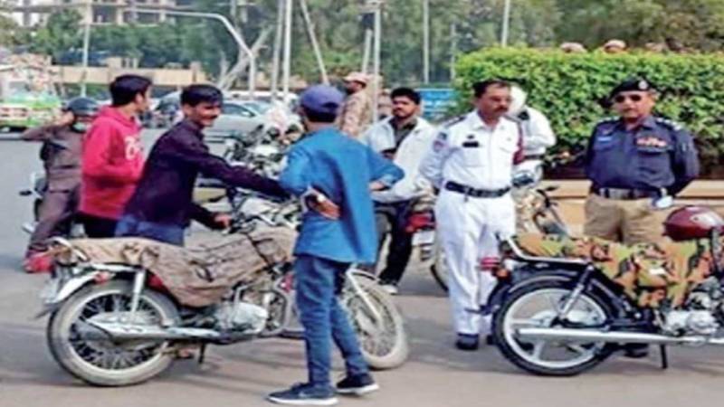کراچی میں ای چالان نظام کے نفاذ کے پانچویں روز 4,136 جرمانے جاری