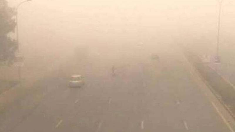 لاہور میں فضائی آلودگی نے شہری زندگی اور تعلیمی سرگرمیوں کو متاثر کر دیا