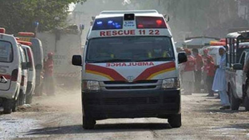 سمندری موٹر وے پر پولیس وین اور ٹرک کے تصادم میں 2 اہلکار جاں بحق، 8 زخمی