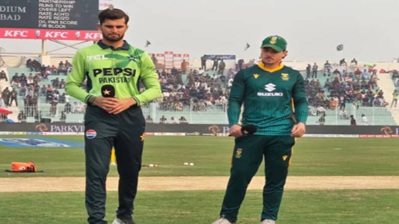 پہلا ون ڈے: پاکستان نے ٹاس جیت کر جنوبی افریقا کے خلاف بولنگ کا انتخاب کیا