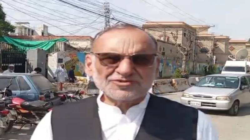  اعظم سواتی کو متنازع ٹوئٹس سے بری کیا گیا