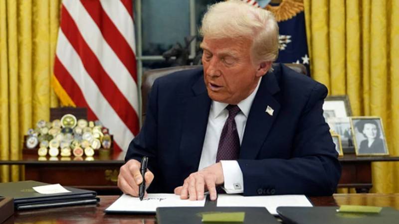 امریکی صدر ڈونلڈ ٹرمپ نے مڈٹرم الیکشن 2026ء سے قبل ووٹنگ مشینوں کے خاتمے کا عندیہ دے دیا