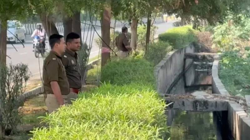 نوئیڈا میں خاتون کی سر کٹی، برہنہ لاش نالے سے برآمد