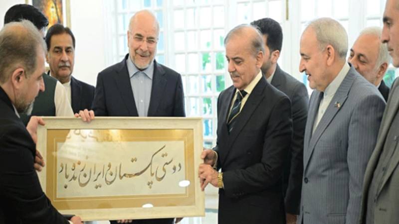 پاکستان اور ایران عالمی امن و مسلم امہ کے اتحاد کیلئے پرعزم ہیں: وزیراعظم