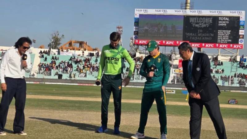جنوبی افریقہ نے پاکستان کے خلاف ٹاس جیت کر پہلے بیٹنگ کا انتخاب کیا