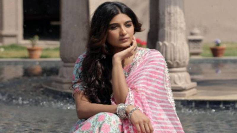 نمرت کور نے لگژری کار چھوڑ کر سادگی سے آٹو رکشہ میں سفر کیا