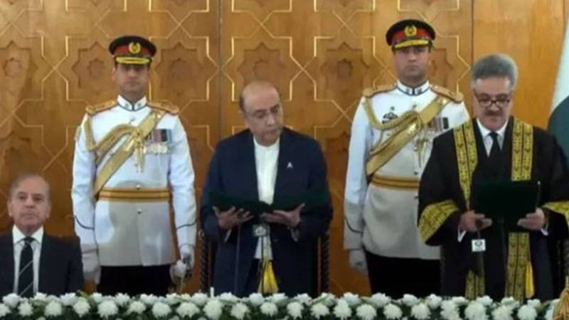 جسٹس امین الدین خان نے بطور چیف جسٹس وفاقی آئینی عدالت کا حلف اٹھایا