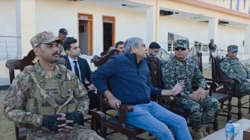 وزیرداخلہ محسن نقوی کا وانا کے کیڈٹ کالج کا دورہ، حملہ ناکام بنانے والے جوانوں کو خراج تحسین