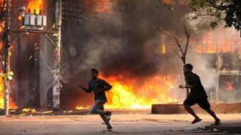 ڈھاکا میں کشیدگی، متعدد مقامات پر دستی بم حملے