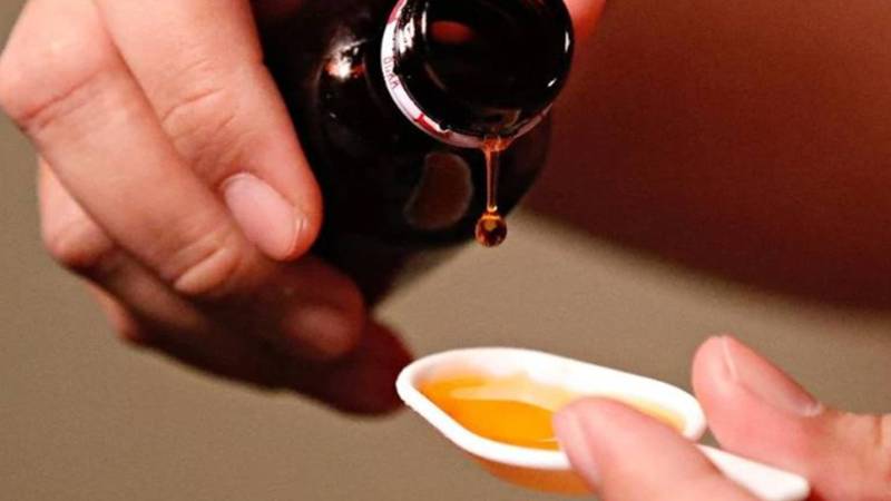 خبردار: یہ کھانسی کا شربت استعمال کرنے سے گریز کریں!
