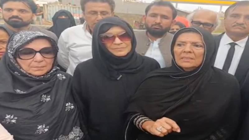 عمران خان نے کہا ہے قوم کو بتادو آزادی یا موت کا وقت آگیا: علیمہ خان