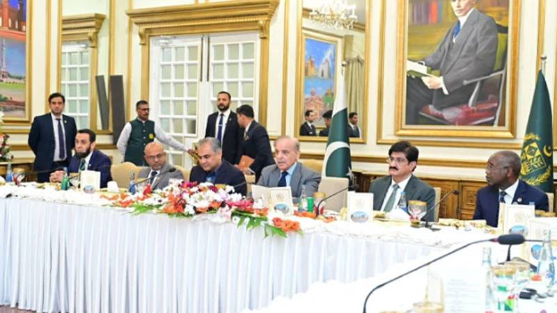 وزیراعظم کی جانب سے سہ ملکی سیریز کی ٹیموں کے اعزاز میں ظہرانہ