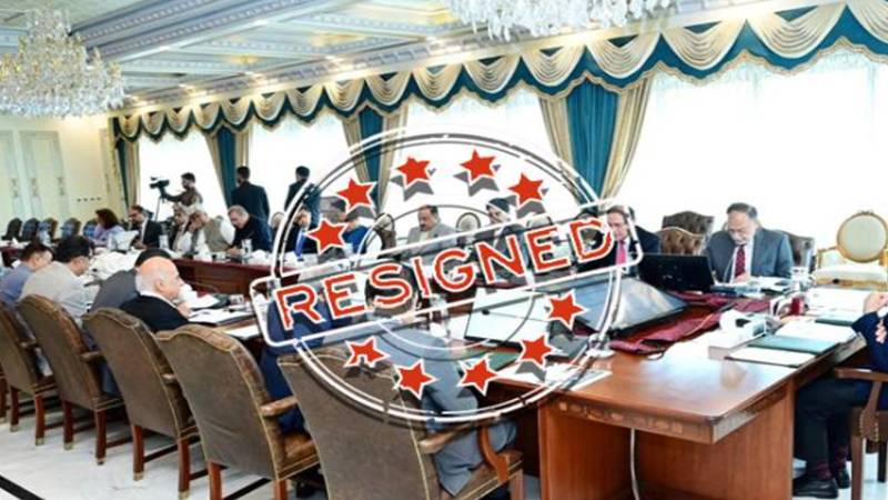 وفاقی حکومت: 11 اعلیٰ افسران نے کنٹریکٹ پر تعیناتی سے استعفیٰ دے دیا