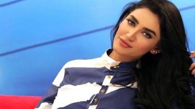 متھیرا کی فیشن شو میں ریمپ واک پر تنقید، سوشل میڈیا پر بحث جاری