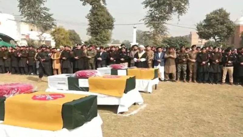 پشاور: ایف سی ہیڈکوارٹر پر خودکش حملے میں شہید اہلکاروں کی نماز جنازہ ادا کی گئی