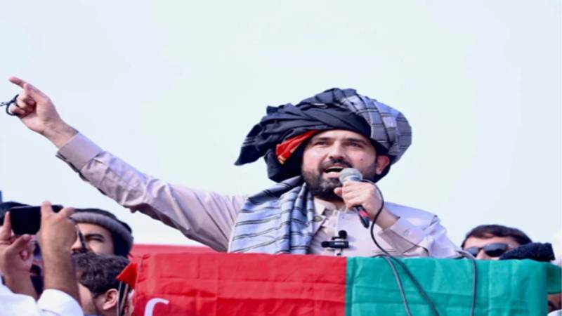 وزیراعلیٰ خیبرپختونخوا سہیل آفریدی انتخابی عملہ کو دھمکیوں کے معاملے پر الیکشن کمیشن میں پیش ہوگئے
