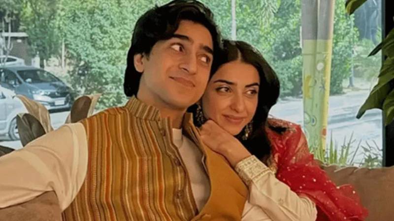 پاکستانی اداکار احمد رفیق نے اداکارہ قراۃالعین آزاد سے نکاح کر لیا