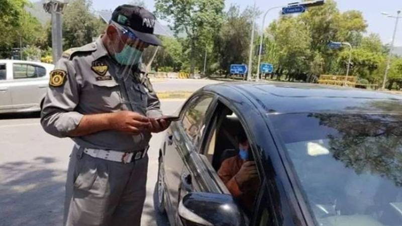 ٹریفک پولیس کی سرکاری گاڑیوں کے خلاف ای چالان کریک ڈاؤن