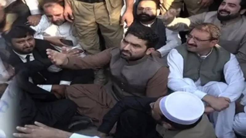  آٹھویں بار بھی شرافت سے اڈیالہ آ رہا ہوں، عمران خان سے کیوں نہیں ملاقات دے رہے؟سہیل آفریدی