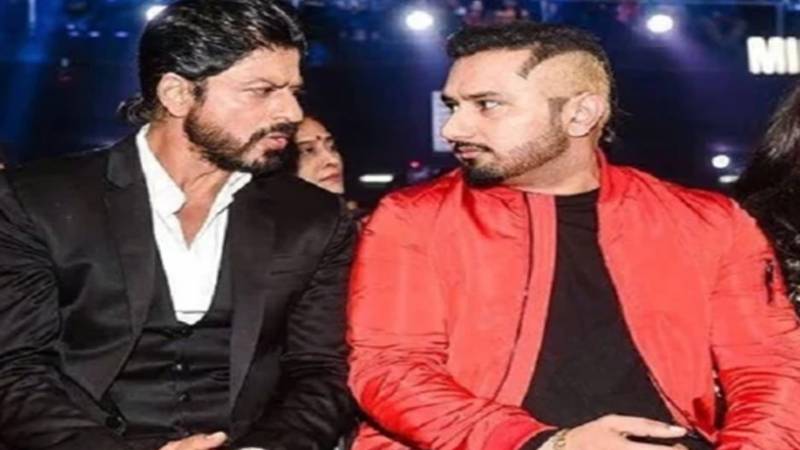 شاہ رخ خان نے دیوالی پارٹی میں سات گھنٹے تک میرا ہاتھ تھامے رکھا:ہنی سنگھ کا انکشاف