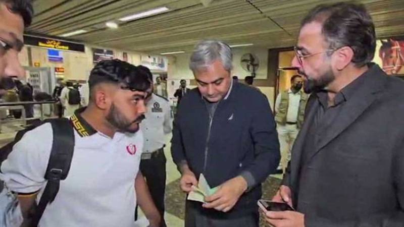 وفاقی وزیر داخلہ محسن نقوی کا لاہور ایئرپورٹ کا دورہ، امیگریشن عمل میں بہتری کے لئے اہم ہدایات جاری