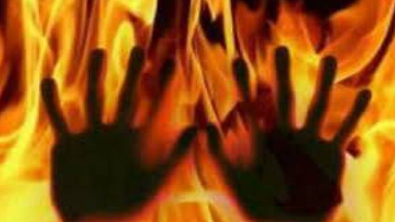 ڈیرہ غازی خان: گھریلو جھگڑے پر شوہر نے بیوی کو آگ لگا دی