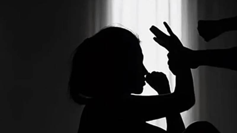 بھارت: نجی ٹیوشن ٹیچر پر کم عمر طالبات کے ساتھ مبینہ زیادتی، ملزم حراست میں