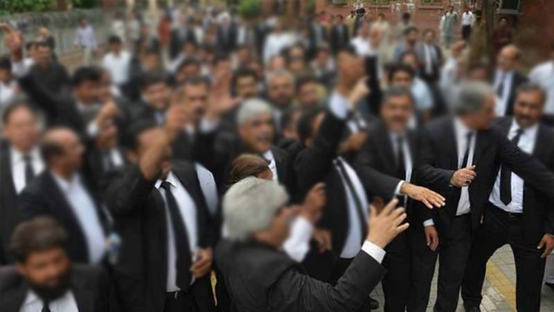 پنجاب کی تمام 43 ڈسٹرکٹ اور 170 تحصیل بارز میں پولیس کے داخلے پر پابندی عائد