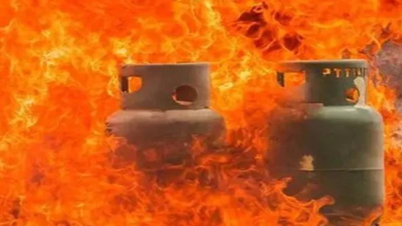 پشاور میں گیس سلنڈر کے دھماکے سے 4 زخمی، علاقے میں ہلچل