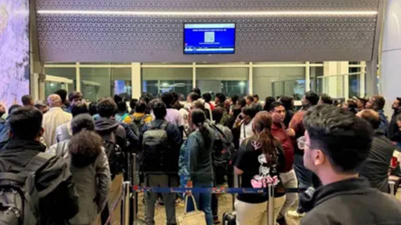 بھارت میں انڈیگو ایئرلائن شدید بحران کا شکار، 4 دن میں 1200 پروازیں منسوخ