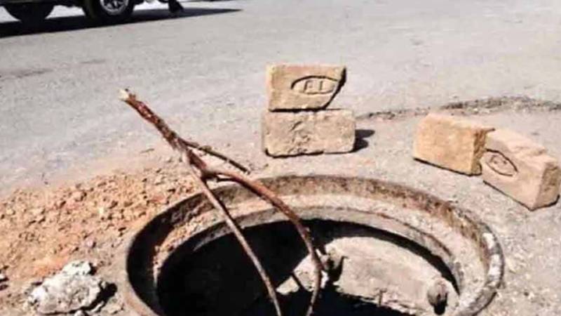 لودھراں: کھلے مین ہول میں گرنے سے سات سالہ بچہ لاپتہ
