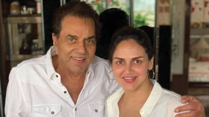 بھارتی سینما کے لیجنڈ دھرمیندر کی 90ویں سالگرہ پر بیٹی ایشا دیول کی جذباتی خراجِ عقیدت