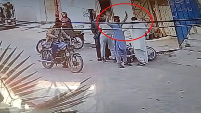 کراچی: لانڈھی میں موٹر سائیکل سوار ملزمان نے شہری سے 18 لاکھ لوٹ لیے