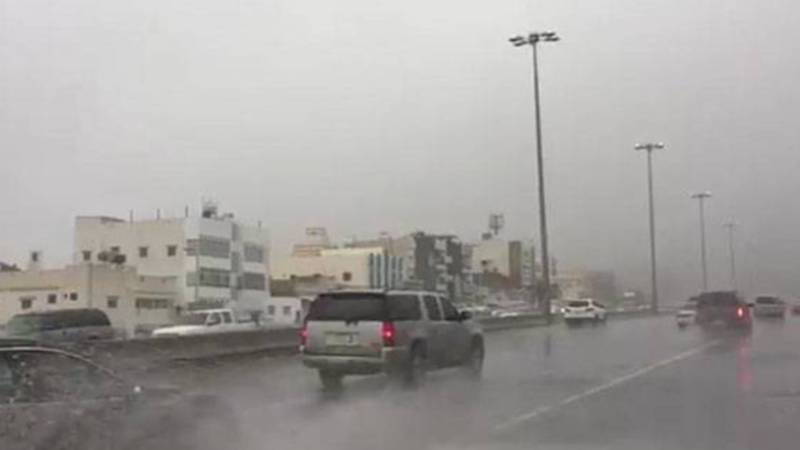 سعودی عرب میں طوفانی بارشیں، تباہی، تعلیمی ادارے بند