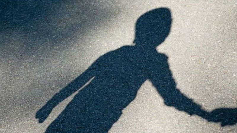 لاہور: بچوں کو اغوا کرکے دوسرے صوبوں میں بیچنے والی 2 خواتین گرفتار