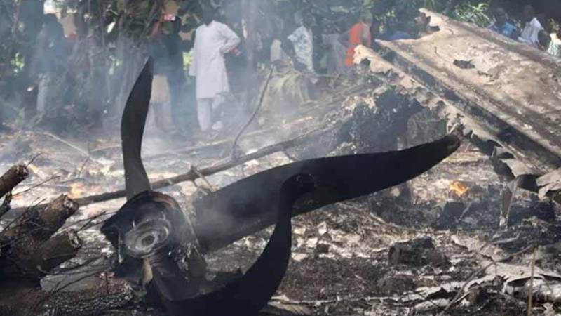 سوڈان: فوجی طیارہ ہنگامی لینڈنگ کے دوران تباہ، عملے کے تمام ارکان ہلاک