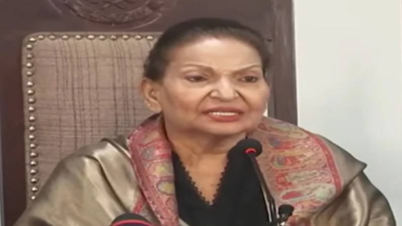 نامعلوم افراد نے شوٹنگ رکوادی، صائمہ کو 2 گھنٹے تک یرغمال بنائے رکھا، ہدایتکارہ سنگیتا