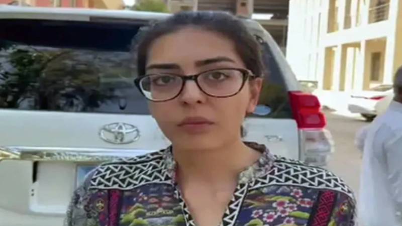 متنازع ٹویٹس کیس؛ سپریم کورٹ کا ایمان مزاری کے خلاف ٹرائل روکنے کا حکم