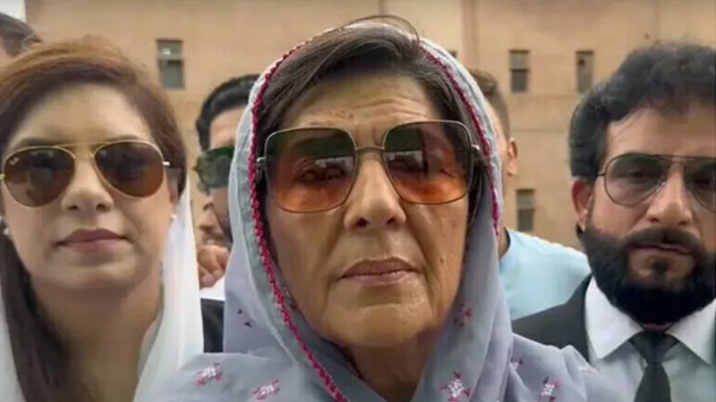 اپنے بھائی عمران خان کو اکیلا نہیں چھوڑ سکتے:علیمہ خان