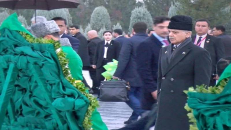 وزیراعظم شہباز شریف اشک آباد میں یادگار غیرجانبداری کا دورہ، عالمی رہنماؤں سے ملاقات